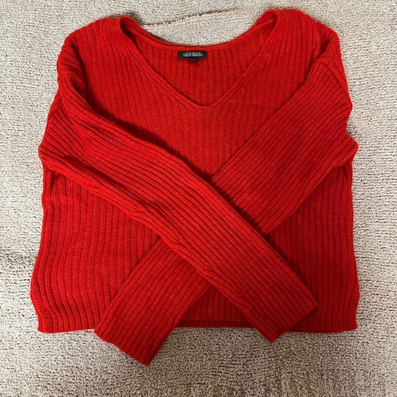 Red sweater size medium - Picture 1 of 2